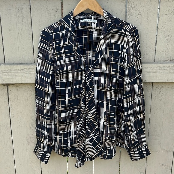 Trina Turk Silk Blouse Geometric Career Wear Business Casual Quiet Luxury Sz 6 - Picture 1 of 5